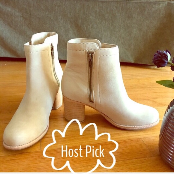 Frye Shoes - ✨Host Pick✨NEW Frye Addie double zip booties